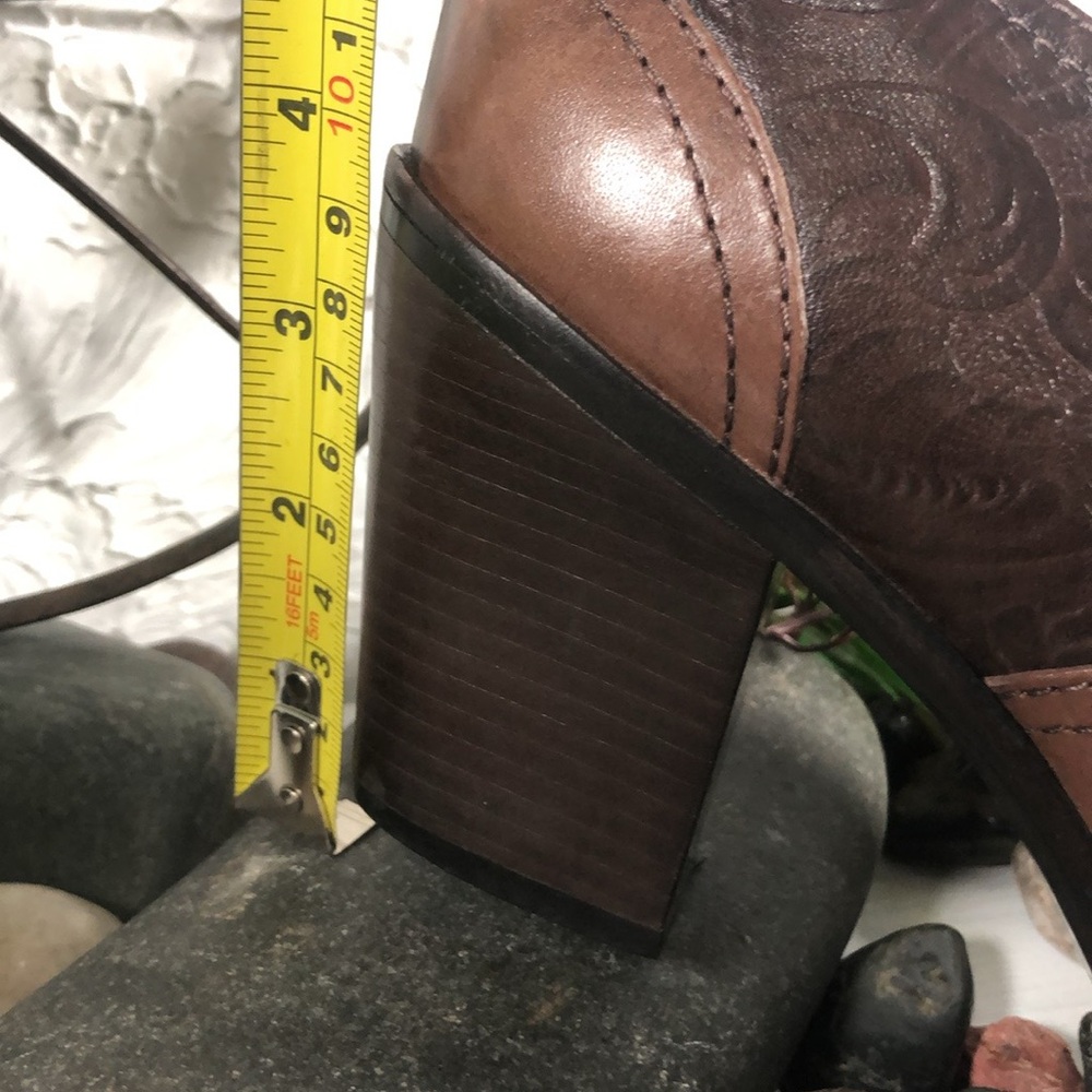 Antonio Mernio Ankle Heeled Bootie Embossed Tooled Leather Bendable Size 9 Boot - Picture 12 of 16